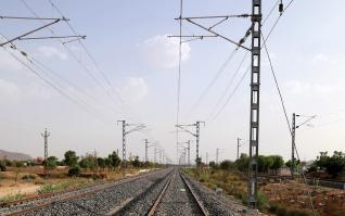 インドの経済成長を加速させる、貨物専用鉄道建設プロジェクト