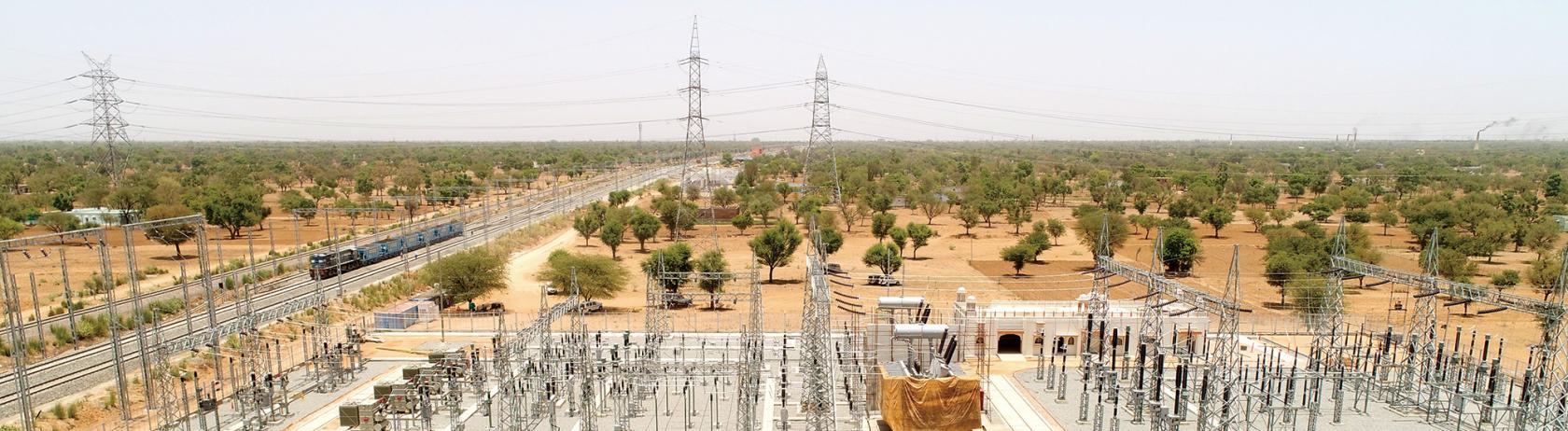 Substation built in a desert beside a railroad; To ensure stable power supply, substations are built equidistantly within a total distance of 1,500km.