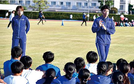 Athletics class/Koike (right) and Mikase (left)