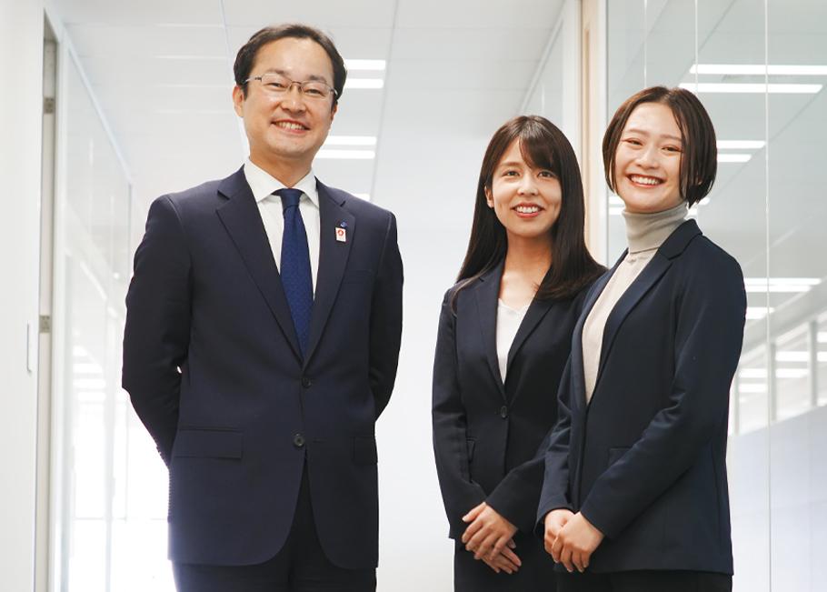 Celmet Group, Energy Devices Sales Div. Electronics Sales Unit of Sumitomo Electric From left: Head of the Group Masaki Yamaji, Yumie Kikuchi, and Erina Hagihara