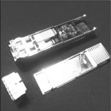 電磁バンドギャップ構造を用いた10Gbit/s 光トランシーバーの電磁放射ノイズの抑制