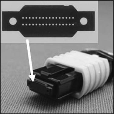 多心シングルモード光ファイバの耐ダスト、低押圧接続を可能にするレンズコネクタ