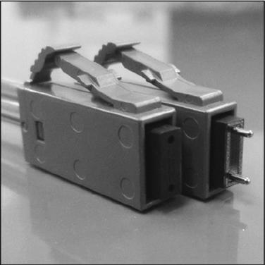 低損失/低嵌合力を特徴とする耐ダスト光多心コネクタ FlexAirConnecT