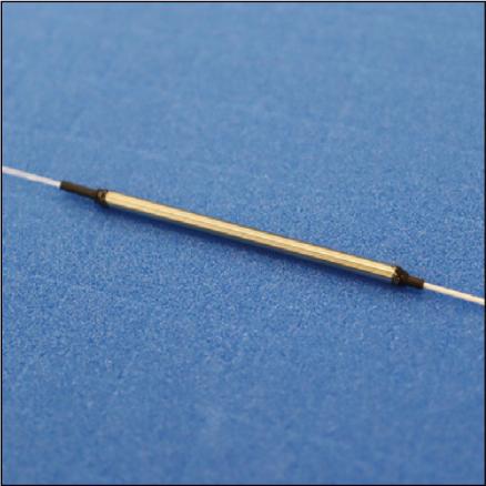 マルチコアファイバ用小型の空間光学型ファンイン・ファンアウトデバイス