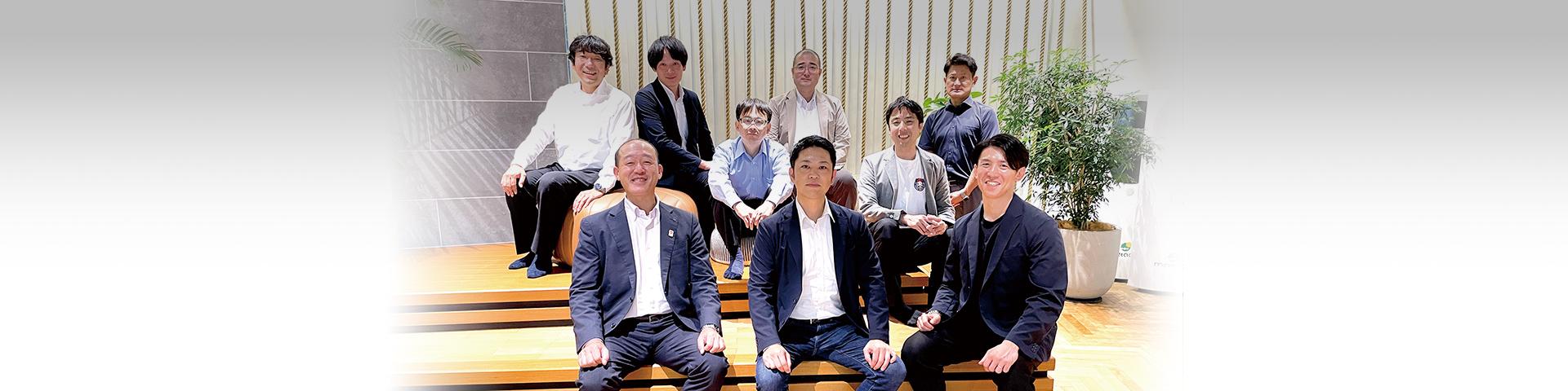MUIC、住友電工の協業メンバーと共に(前列真ん中が、東京トラベルパートナーズ(株)代表取締役社長 栗原 茂行氏)