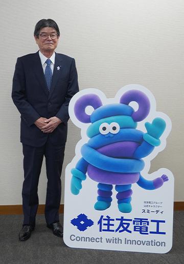 同日公表した当社公式キャラクター「スミーディ」と
