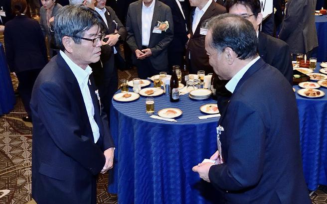 第二部ご挨拶でパートナーの皆さまと交流