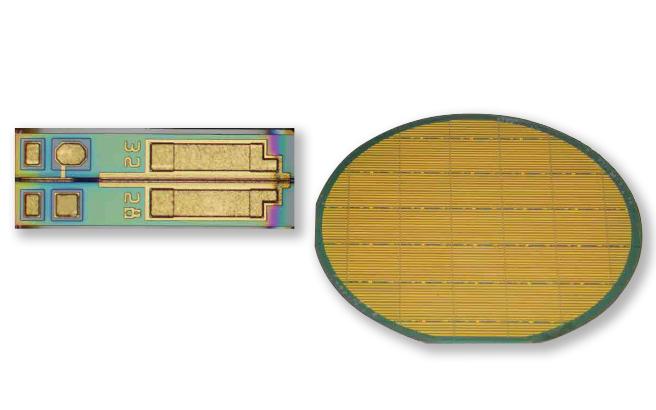 EMLチップ（上）とEMLウエハ（右）