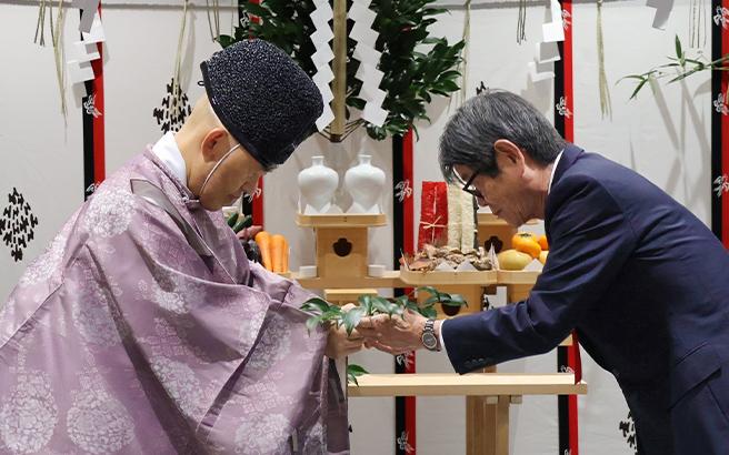 神事にて
