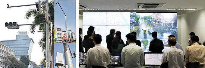 プノンペン市内に設置された制御機、車両用信号灯器(左)と、竣工式後に公開された交通管制センター(右)