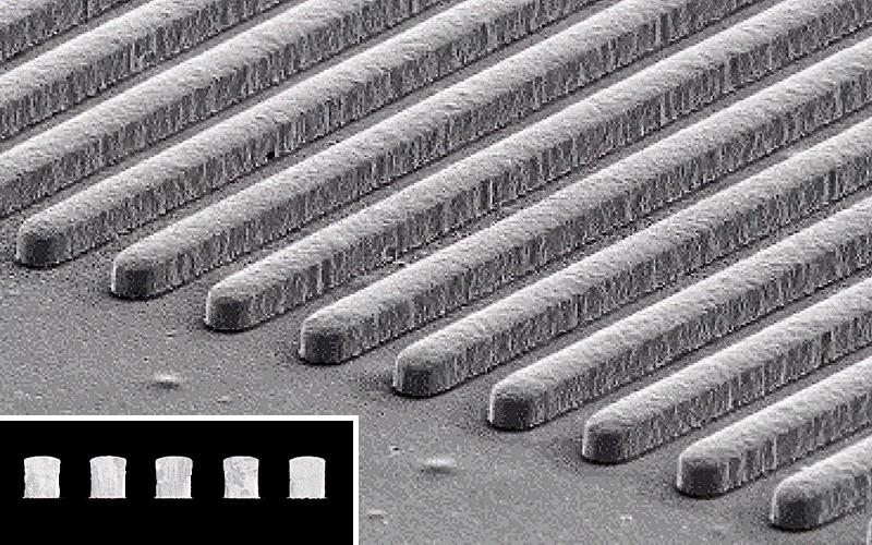 L/S=7µm/7µm (銅厚:8µm)のファインピッチの拡大写真