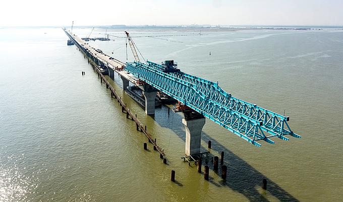 建設中のラックフェン橋(写真提供:三井住友建設(株))