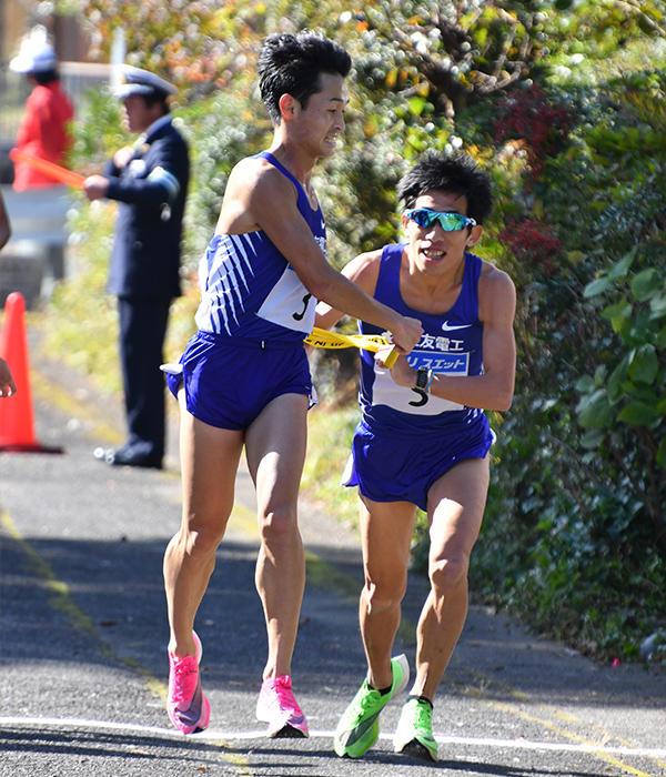 Baton handed off from Koki Takada to Takuma Kumagai