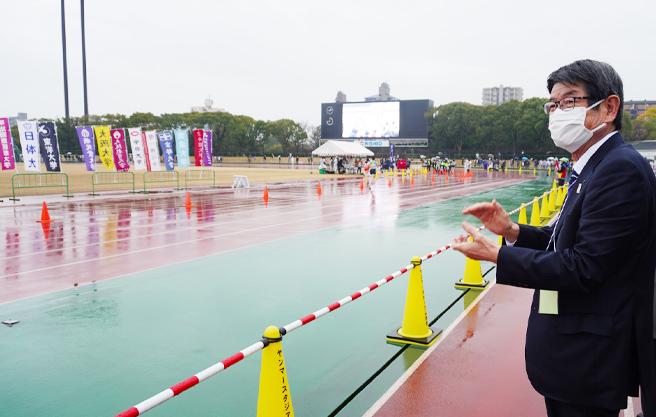 Welcoming the runners at the finish line