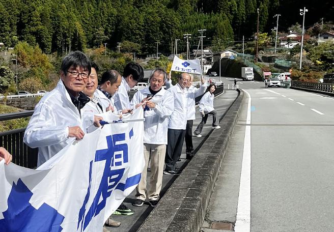 While we watched and cheered from the side of the road