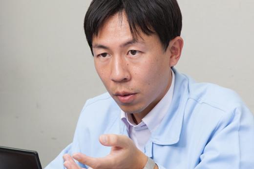 Masashi Oikawa was in charge of the development of optical fiber-embedded strand. 