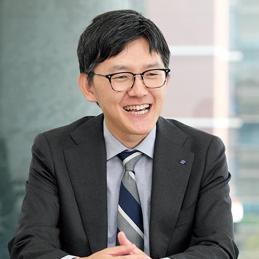 Akihito Kudo Assistant Manager, Data Center Network Group, Lightwave Device Sales & Marketing Department, Infocommunications Device Sales Division