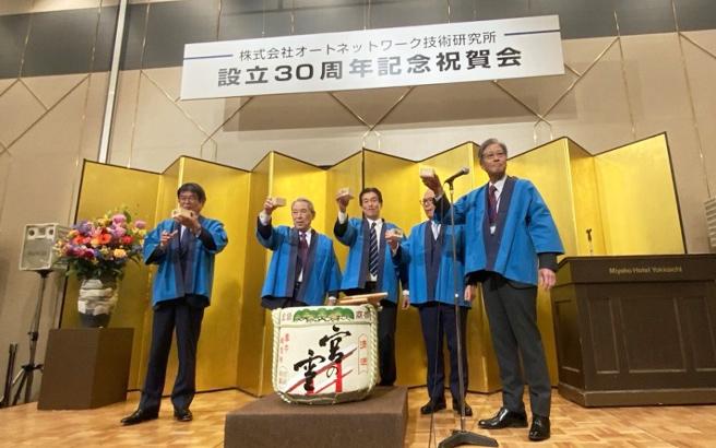 Breaking a sake barrel to start the ceremony.
