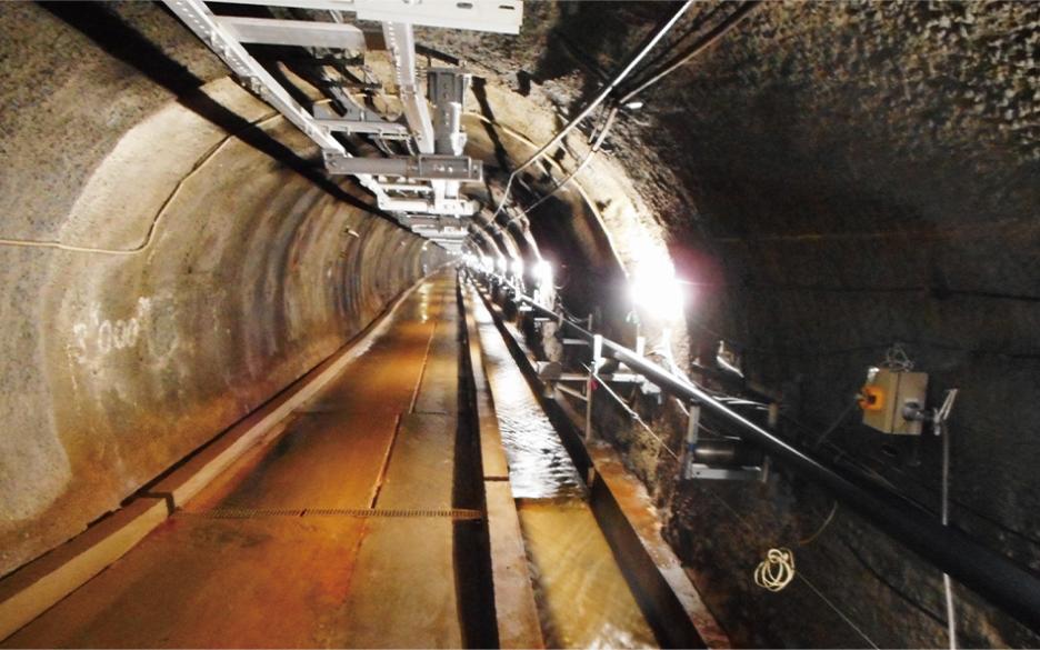 Service tunnel during cable installation