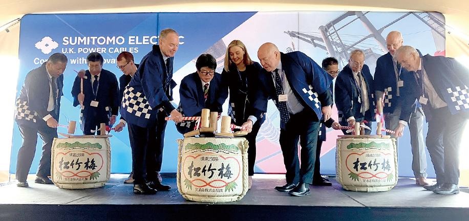 Sake barrel opening at the groundbreaking ceremony