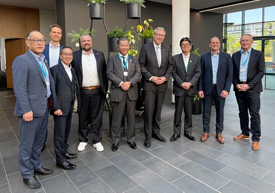Executives of Amprion and Sumitomo Electric