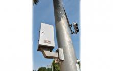 ITS roadside radio unit that transmits and receives data to/from in-vehicle units and other roadside radio units